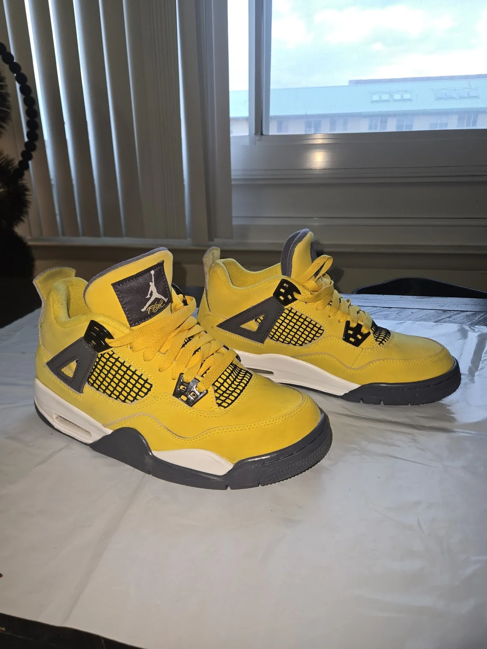 Air Jordan 4 Retro Men’s Sneakers - Yellow/Black